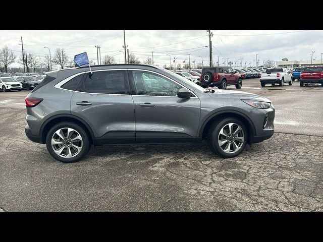 Certified 2023 Ford Escape Platinum AWD/4WD image 3