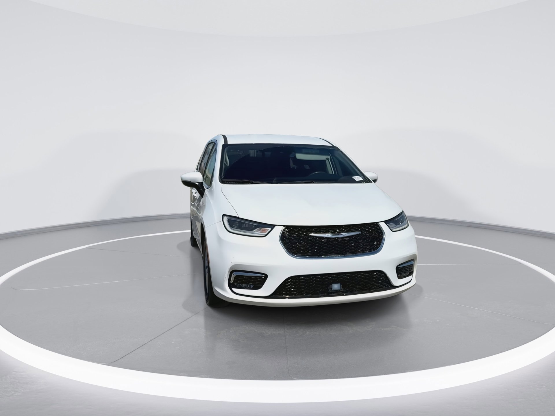 Used 2023 Chrysler Pacifica Touring-L image 3