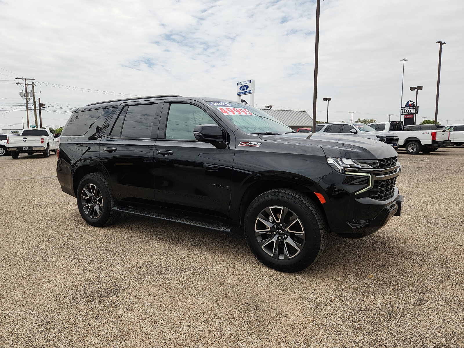 Used 2022 Chevrolet Tahoe Z71 w/ Luxury Package AWD/4WD image 8