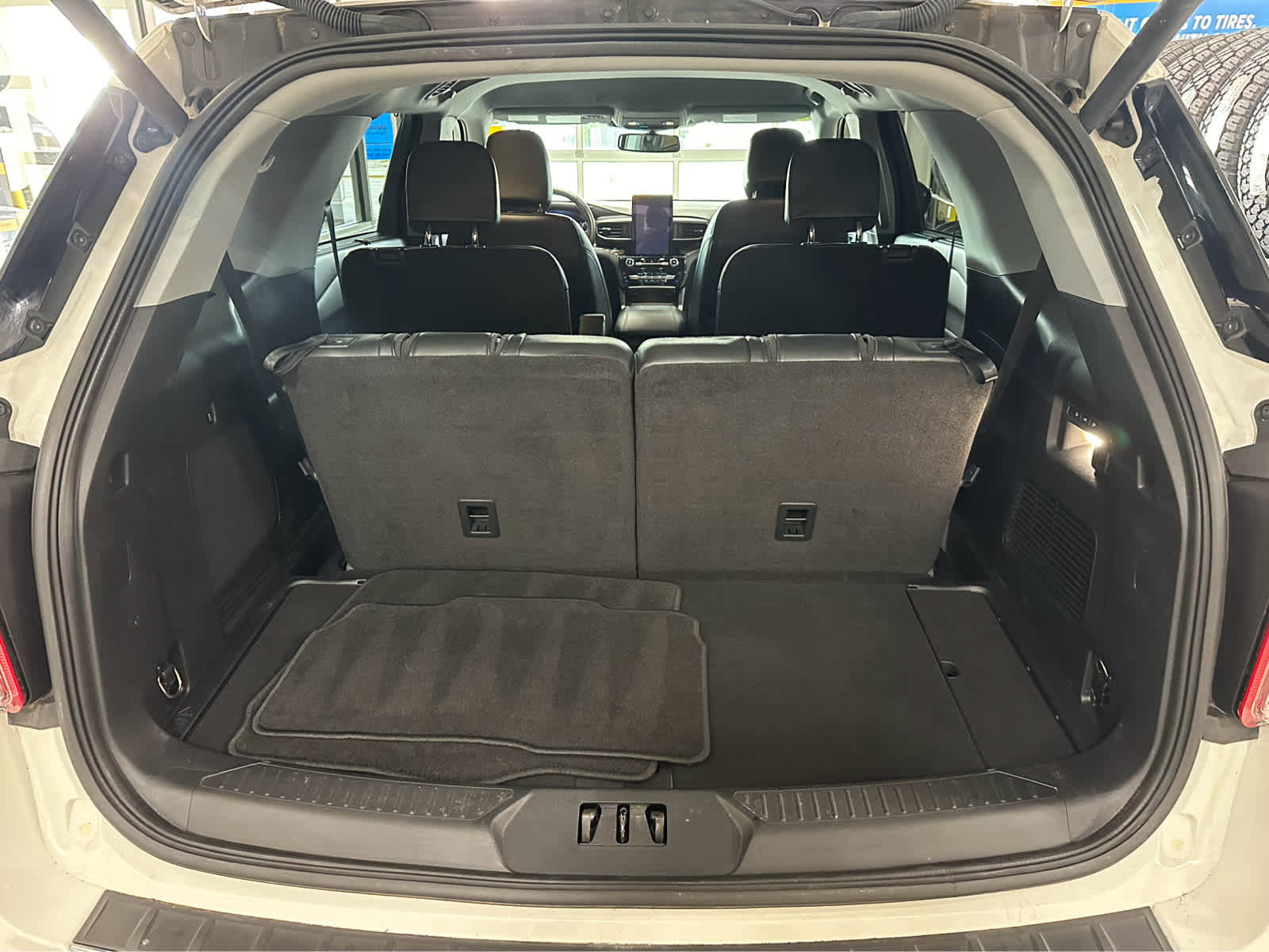 Certified 2023 Ford Explorer Limited w/ Limited Technology Package image 9