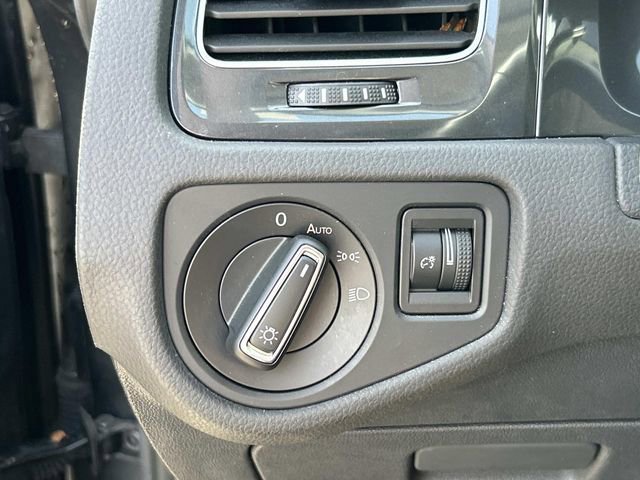 Used 2018 Volkswagen Golf SE FWD image 32