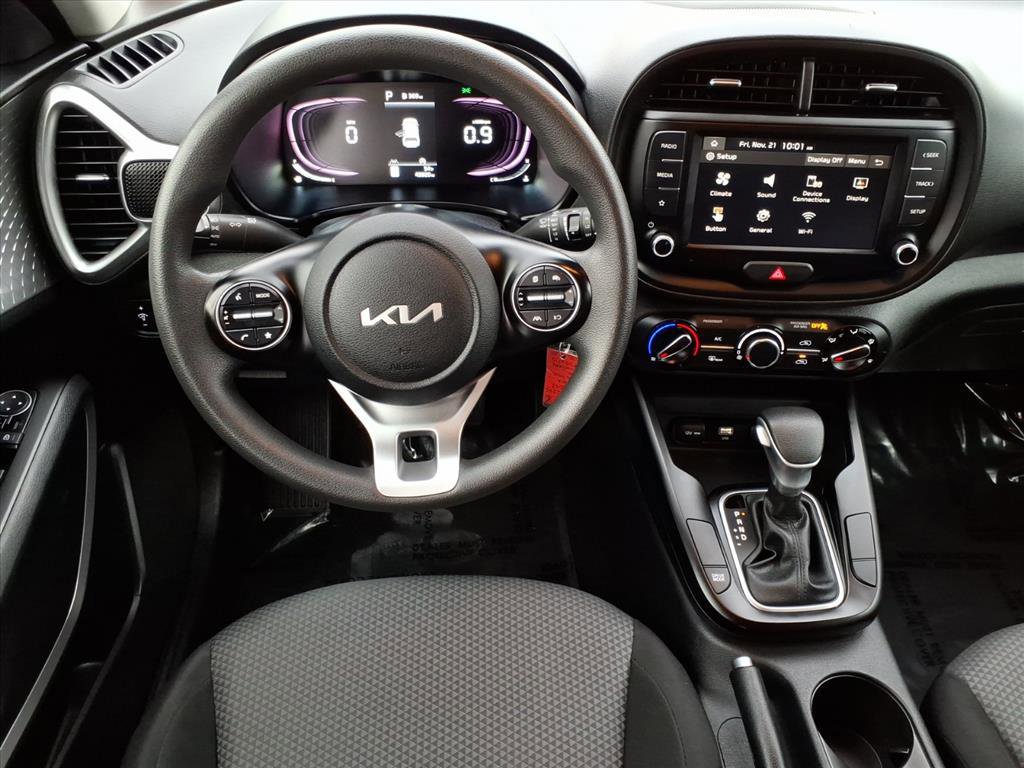 Used 2023 Kia Soul LX w/ LX Technology Package image 17