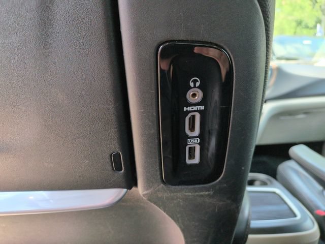 Used 2018 Chrysler Pacifica Touring-L Plus w/ Tire & Wheel Group FWD image 27