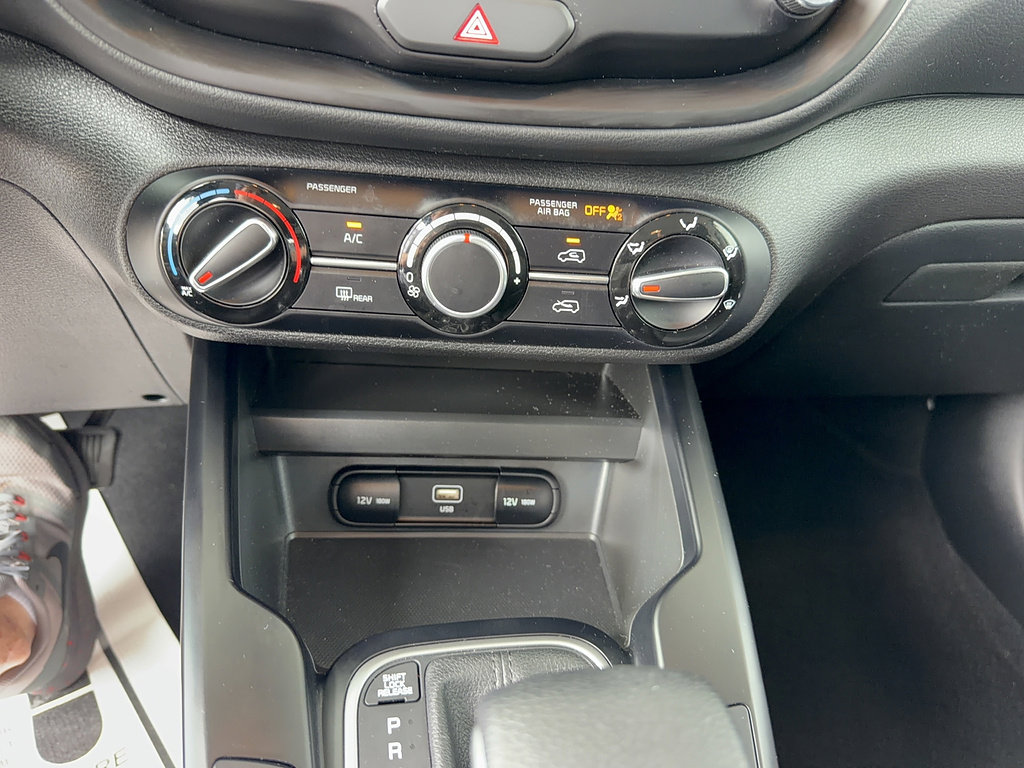 Used 2025 Kia Soul LX w/ LX Technology Package FWD image 20