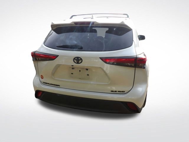 Used 2021 Toyota Highlander XLE AWD/4WD image 7