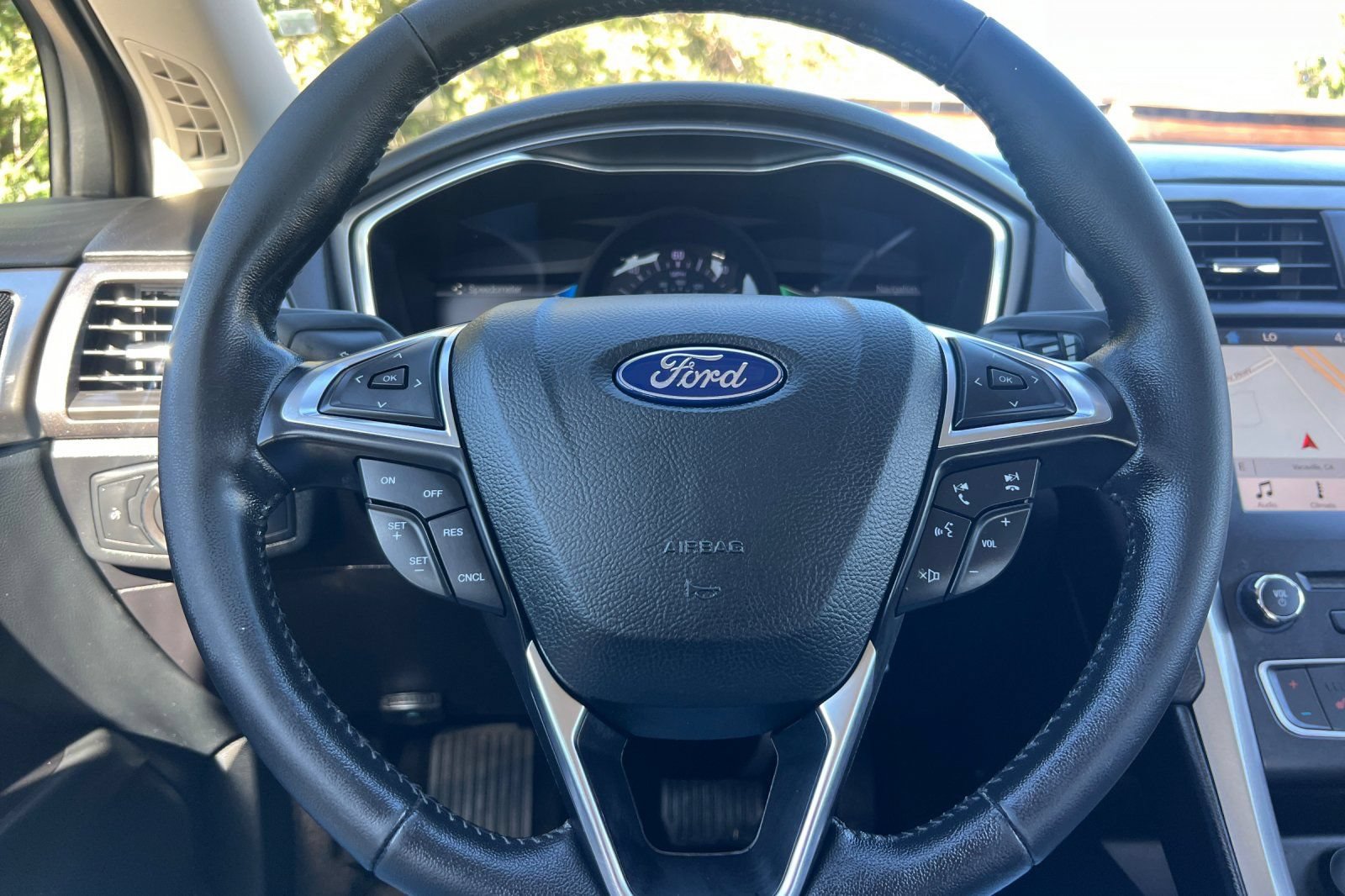 Certified 2018 Ford Fusion Energi SE FWD image 24