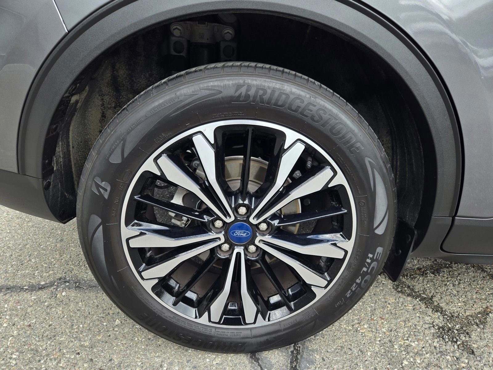 Certified 2022 Ford Escape SE w/ SE Sport Appearance Package image 10