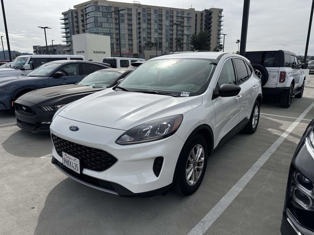 Certified 2022 Ford Escape SE image 4