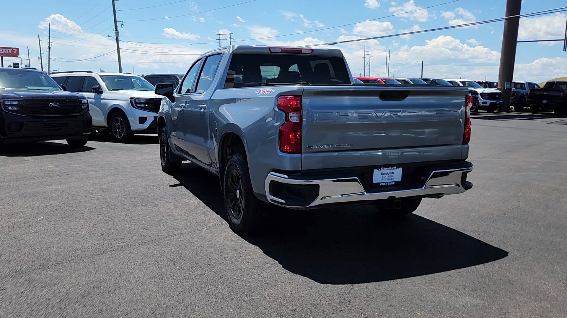 Used 2025 Chevrolet Silverado 1500 LT AWD/4WD image 3