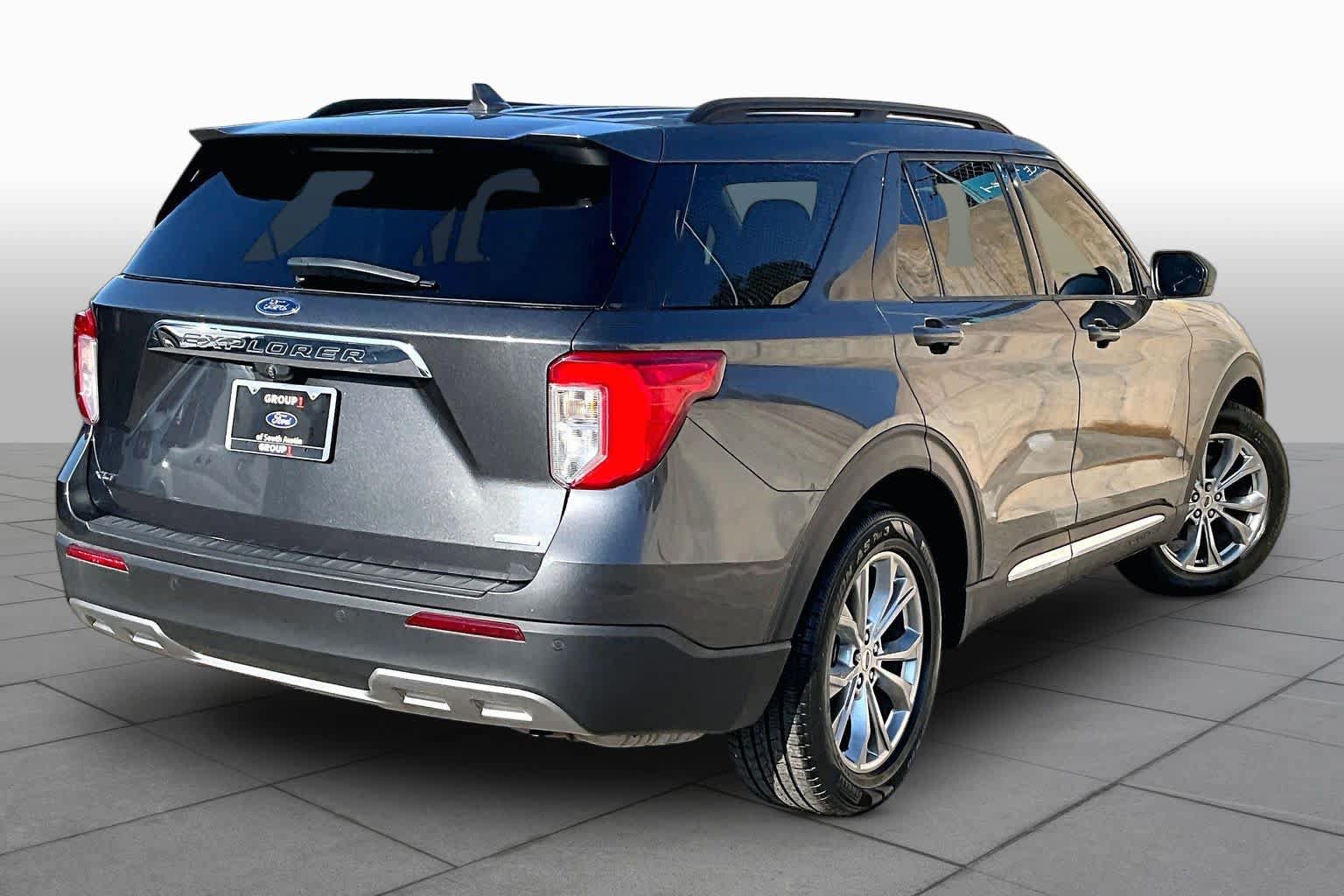 Certified 2020 Ford Explorer XLT w/ Equipment Group 202A RWD image 7
