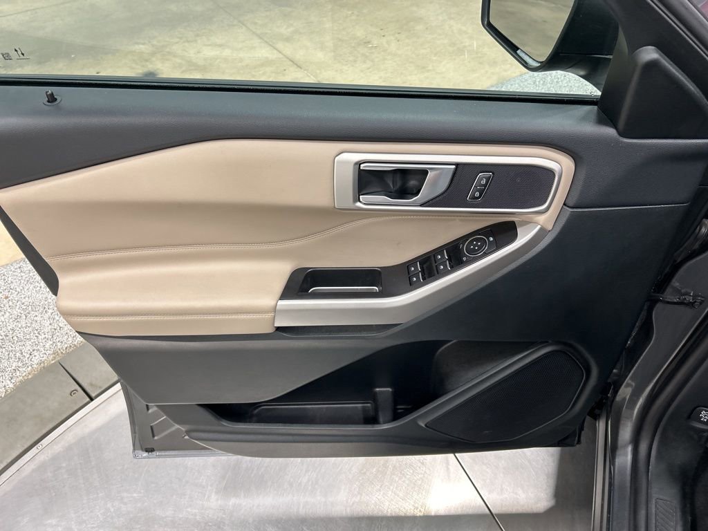 Certified 2024 Ford Explorer XLT w/ Class IV Trailer Tow Package image 15