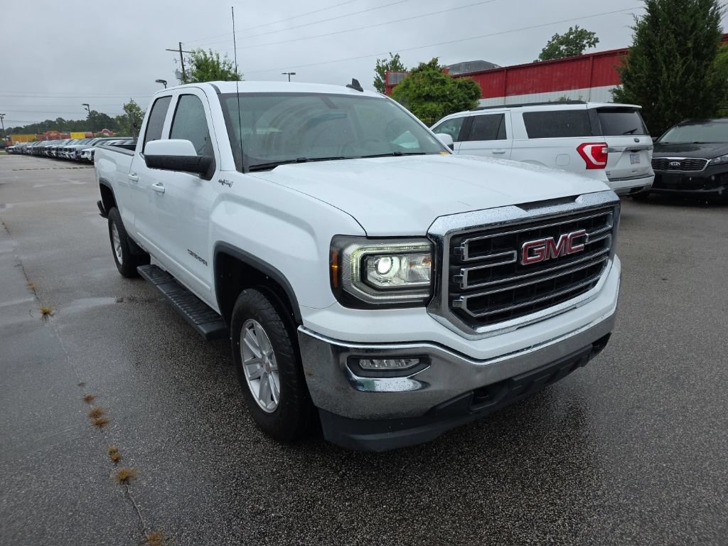 Used 2018 GMC Sierra 1500 SLE w/ SLE Value Package AWD/4WD image 2
