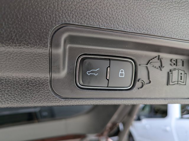 Certified 2020 Ford Explorer Platinum w/ Premium Technology Package image 21