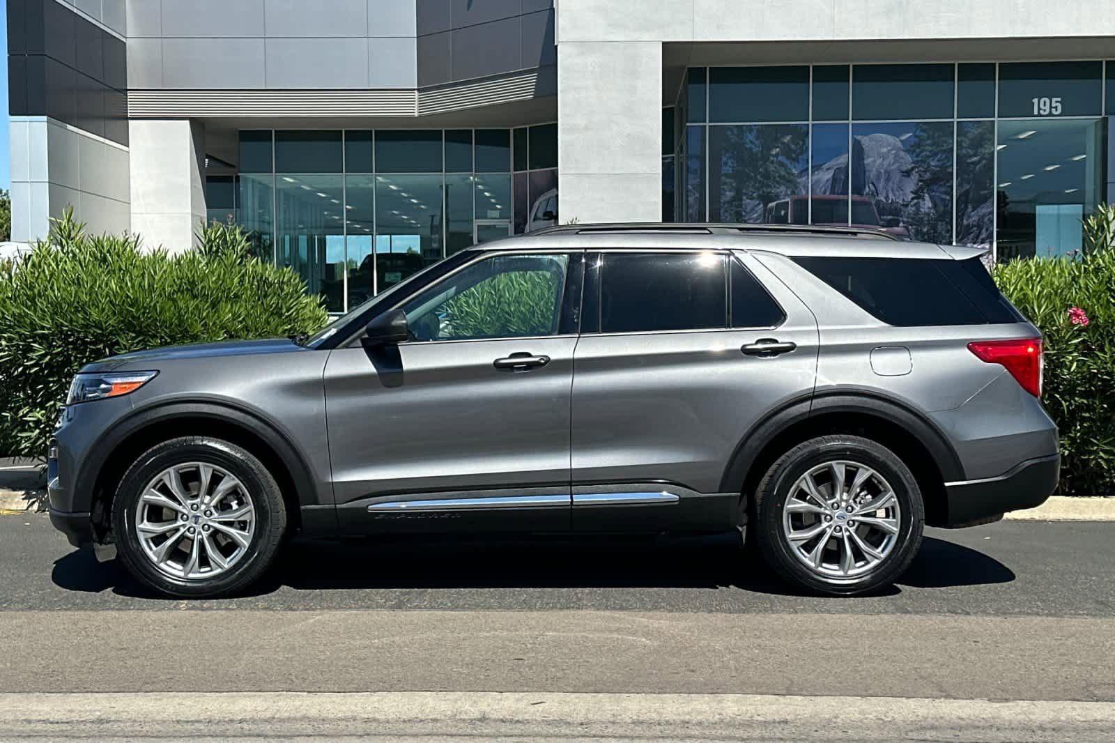 Certified 2023 Ford Explorer XLT w/ Equipment Group 202A AWD/4WD image 6