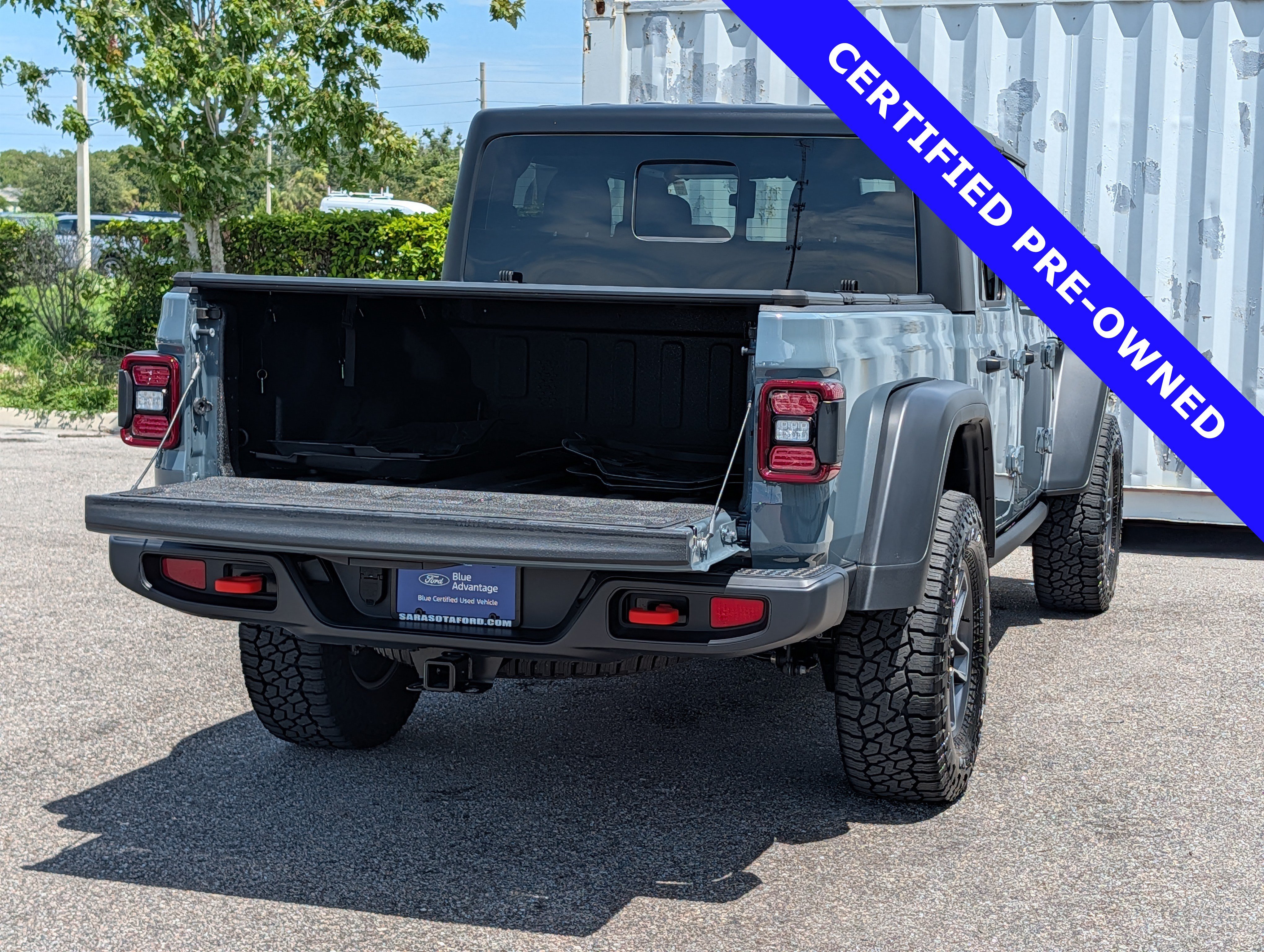 Used 2025 Jeep Gladiator Mojave w/ Convenience Group AWD/4WD image 17