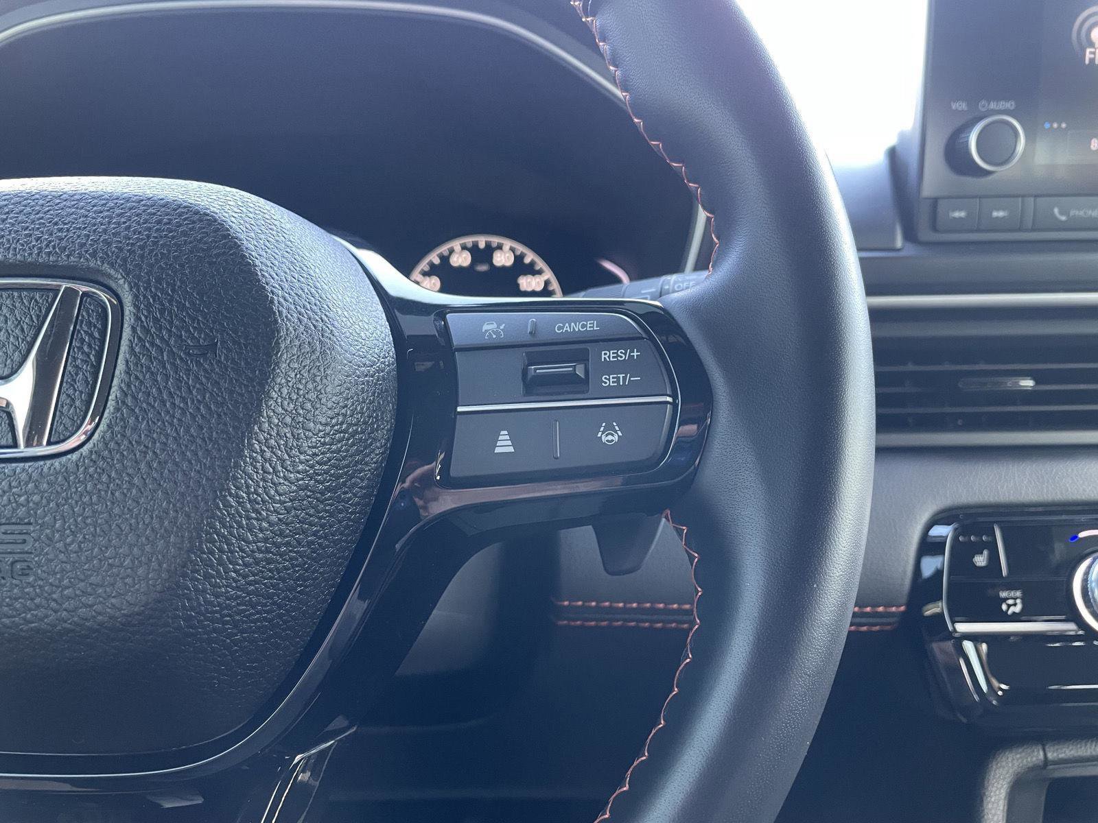 Used 2025 Honda Pilot Sport image 14