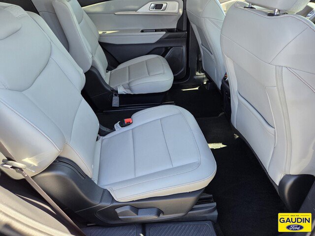 Certified 2025 Ford Explorer Active w/ Active Comfort Package RWD image 15