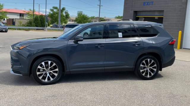 Used 2024 Toyota Grand Highlander AWD Hybrid image 6