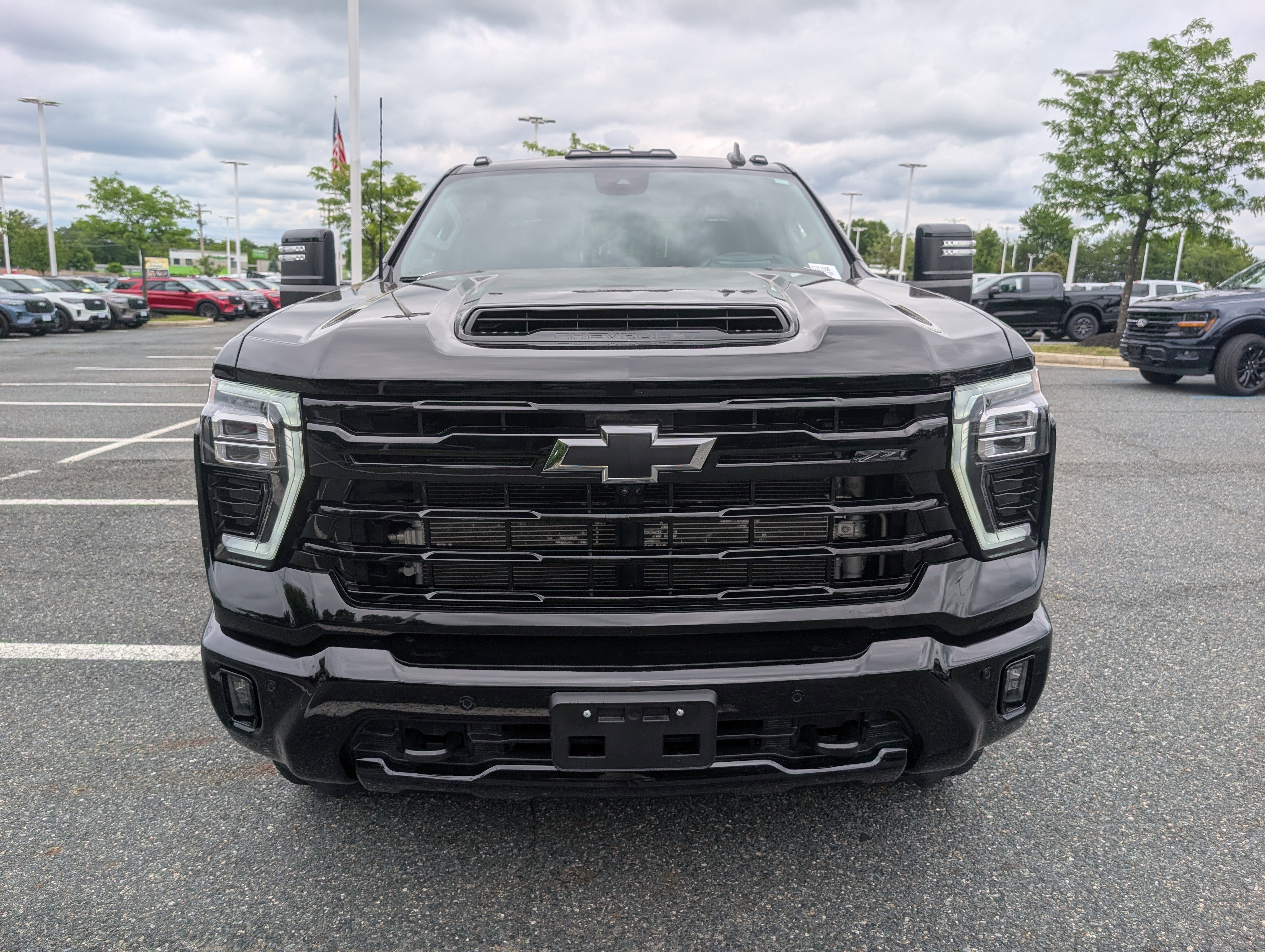 Used 2024 Chevrolet Silverado 2500 LTZ w/ LTZ Plus Package AWD/4WD image 8