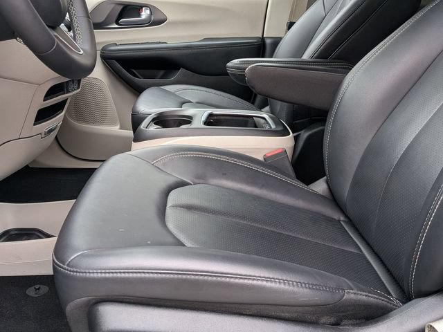 Used 2024 Chrysler Pacifica Touring-L FWD image 12