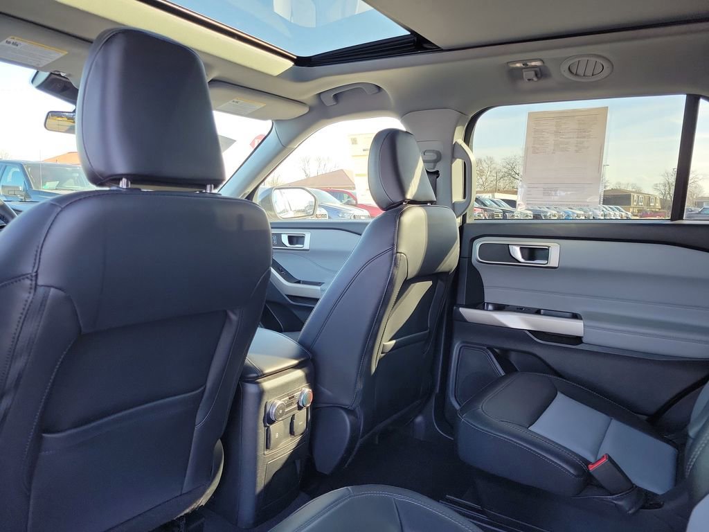 Certified 2022 Ford Explorer XLT w/ Equipment Group 202A image 15