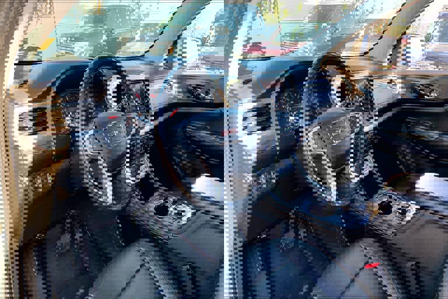 Used 2020 GMC Acadia SLT w/ Premium Package image 16