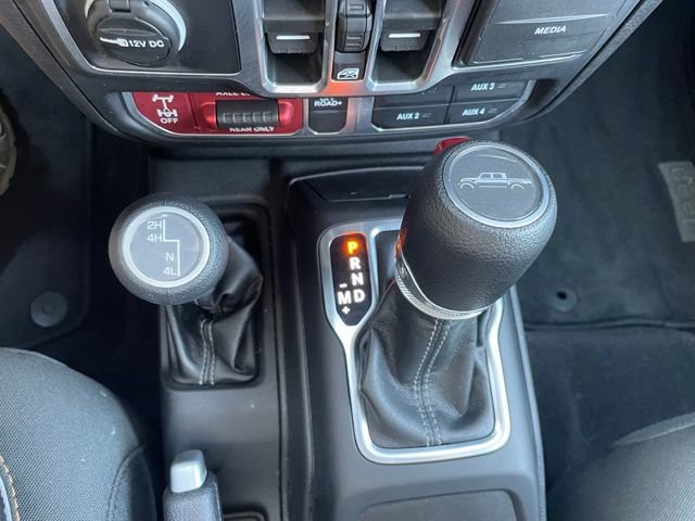 Used 2025 Jeep Gladiator Mojave w/ Convenience Group AWD/4WD image 30