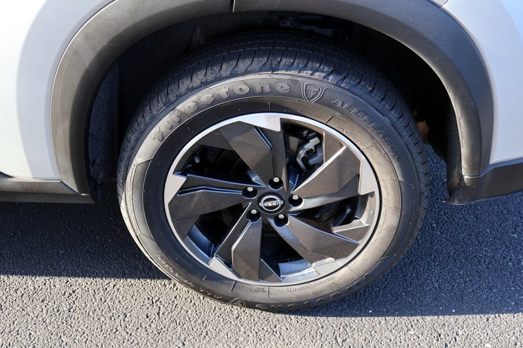 Used 2025 Nissan Rogue SV FWD image 17