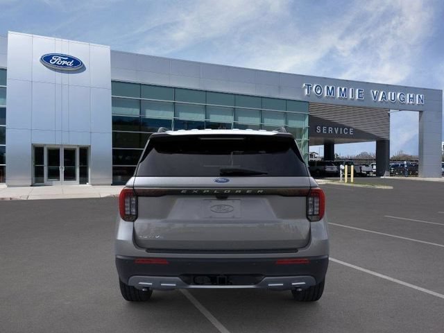 Certified 2026 Ford Explorer Active w/ Active Comfort Package RWD image 5