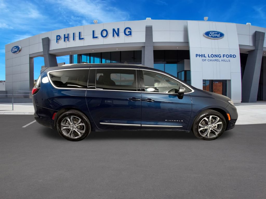 Used 2025 Chrysler Pacifica Pinnacle w/ Trailer Tow Group AWD/4WD image 6