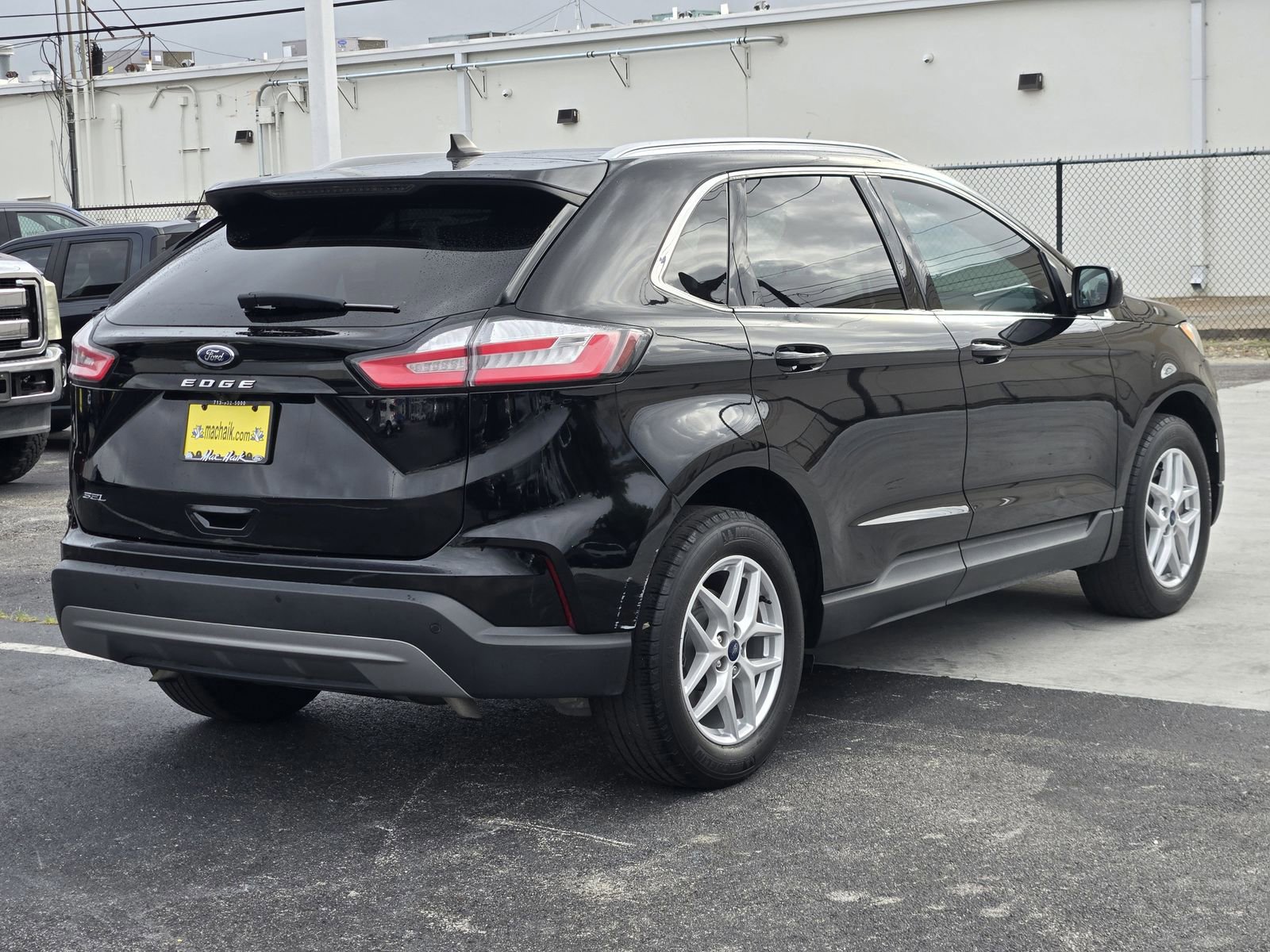 Certified 2021 Ford Edge SEL w/ Convenience Package FWD image 3