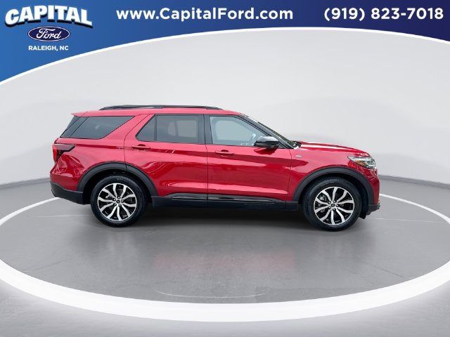 Certified 2025 Ford Explorer ST-Line w/ Premium Package RWD image 9