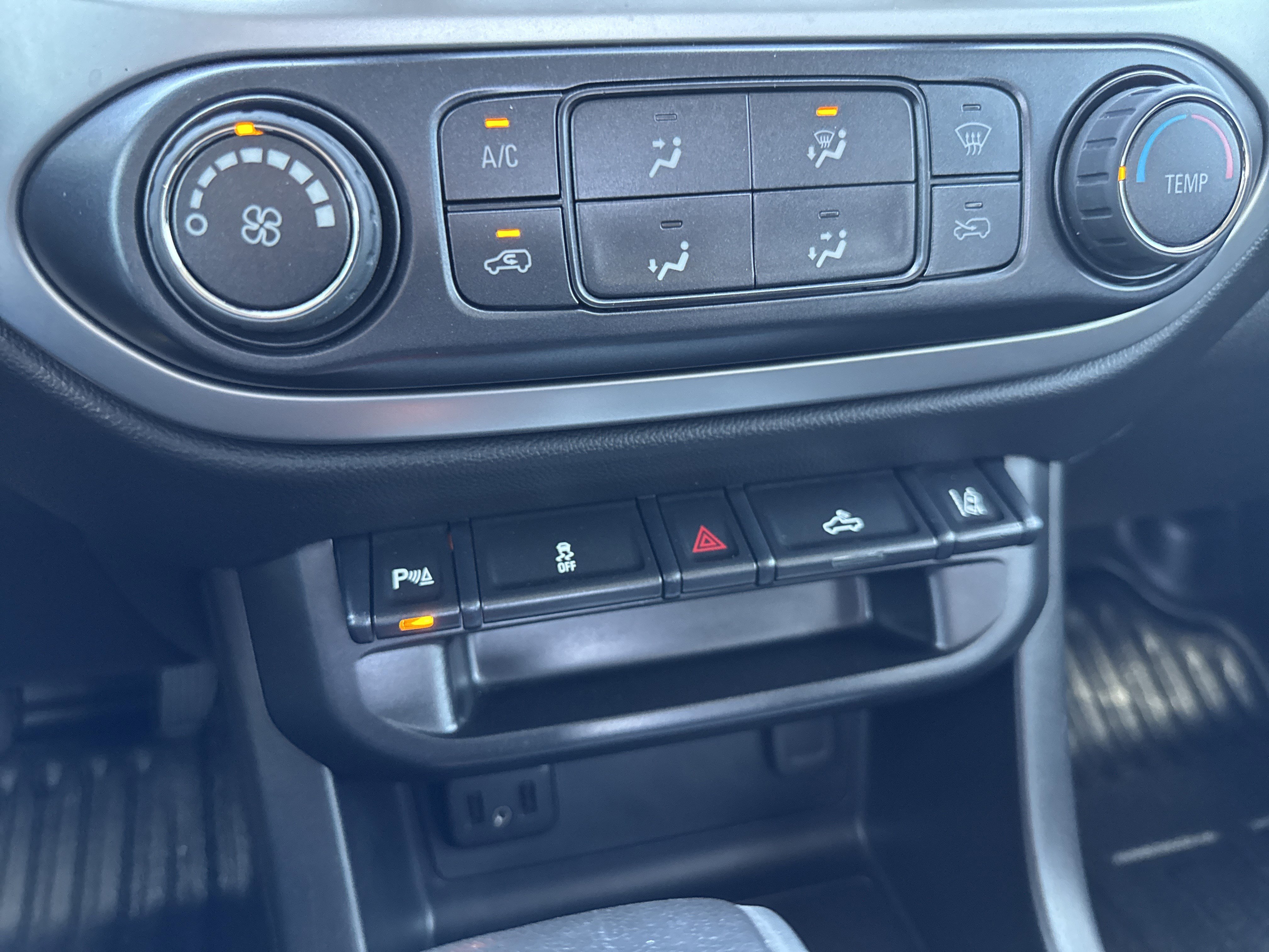 Used 2021 Chevrolet Colorado LT w/ Fleet Safety Package image 25