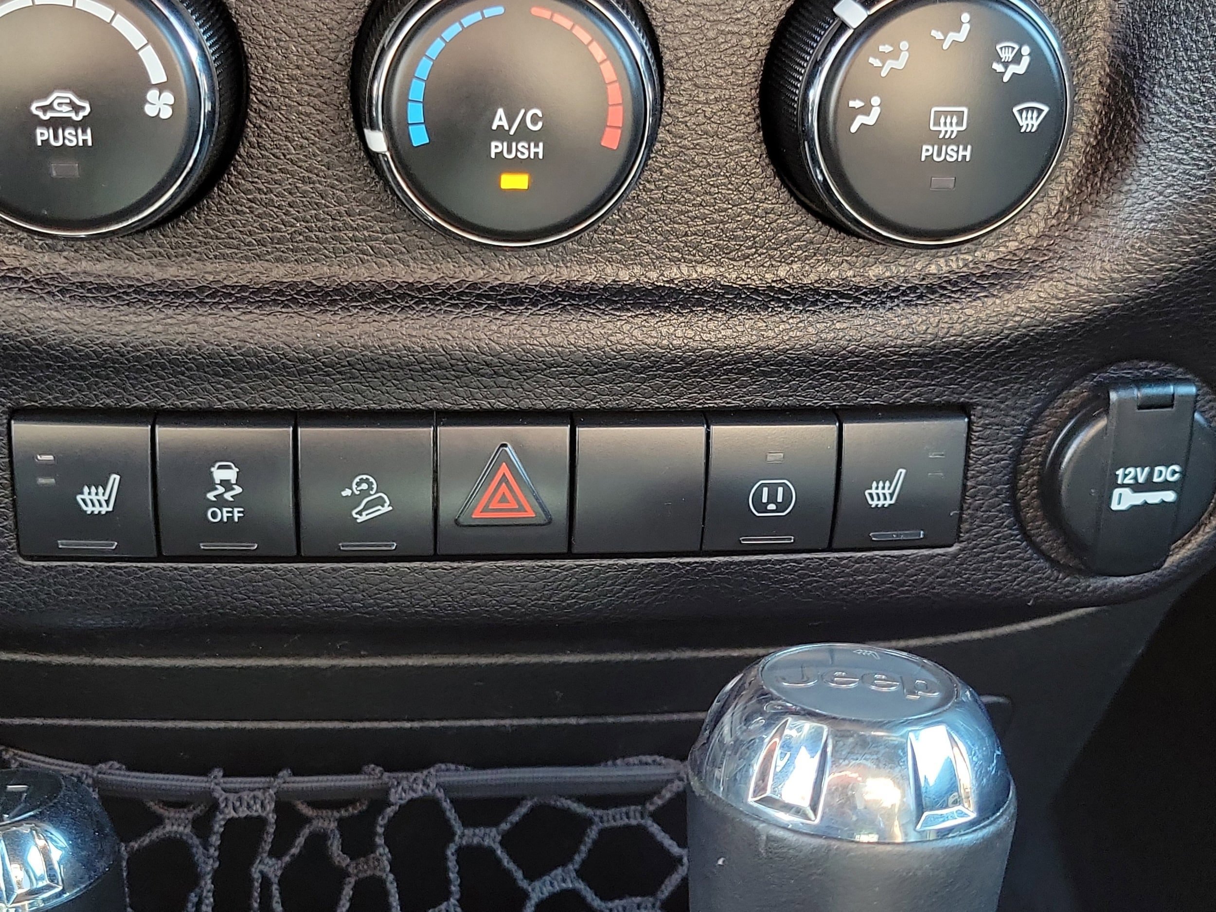 Used 2017 Jeep Wrangler Unlimited Rubicon w/ Connectivity Group AWD/4WD image 25
