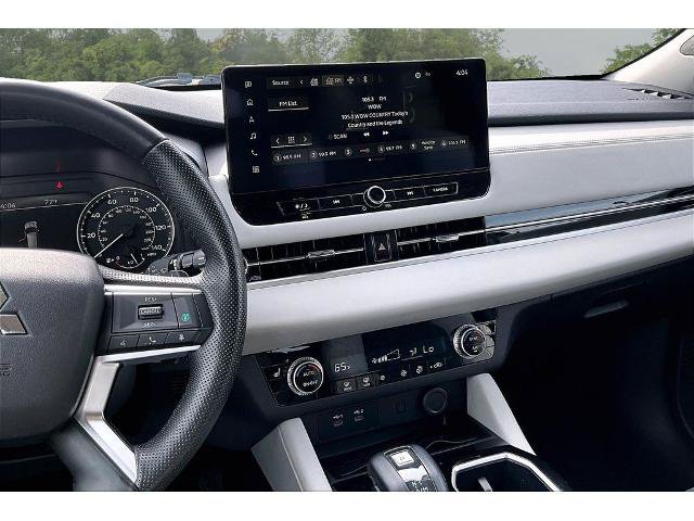 Used 2025 Mitsubishi Outlander SE FWD image 9