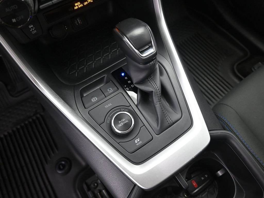 Used 2025 Toyota RAV4 SE image 24