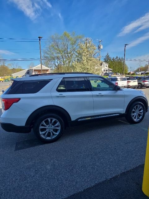 Certified 2023 Ford Explorer XLT w/ Equipment Group 202A AWD/4WD image 7