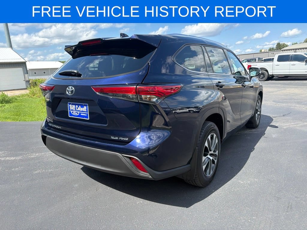 Used 2021 Toyota Highlander XLE AWD/4WD image 4