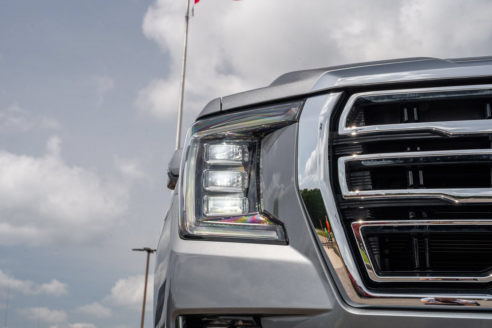 Used 2022 GMC Yukon SLT w/ SLT Premium Package RWD image 4