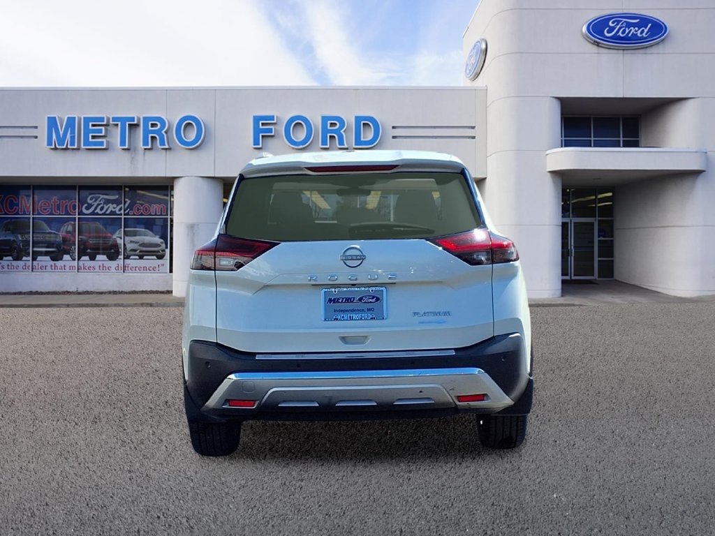 Used 2022 Nissan Rogue Platinum w/ Head-Up Display Package FWD image 4