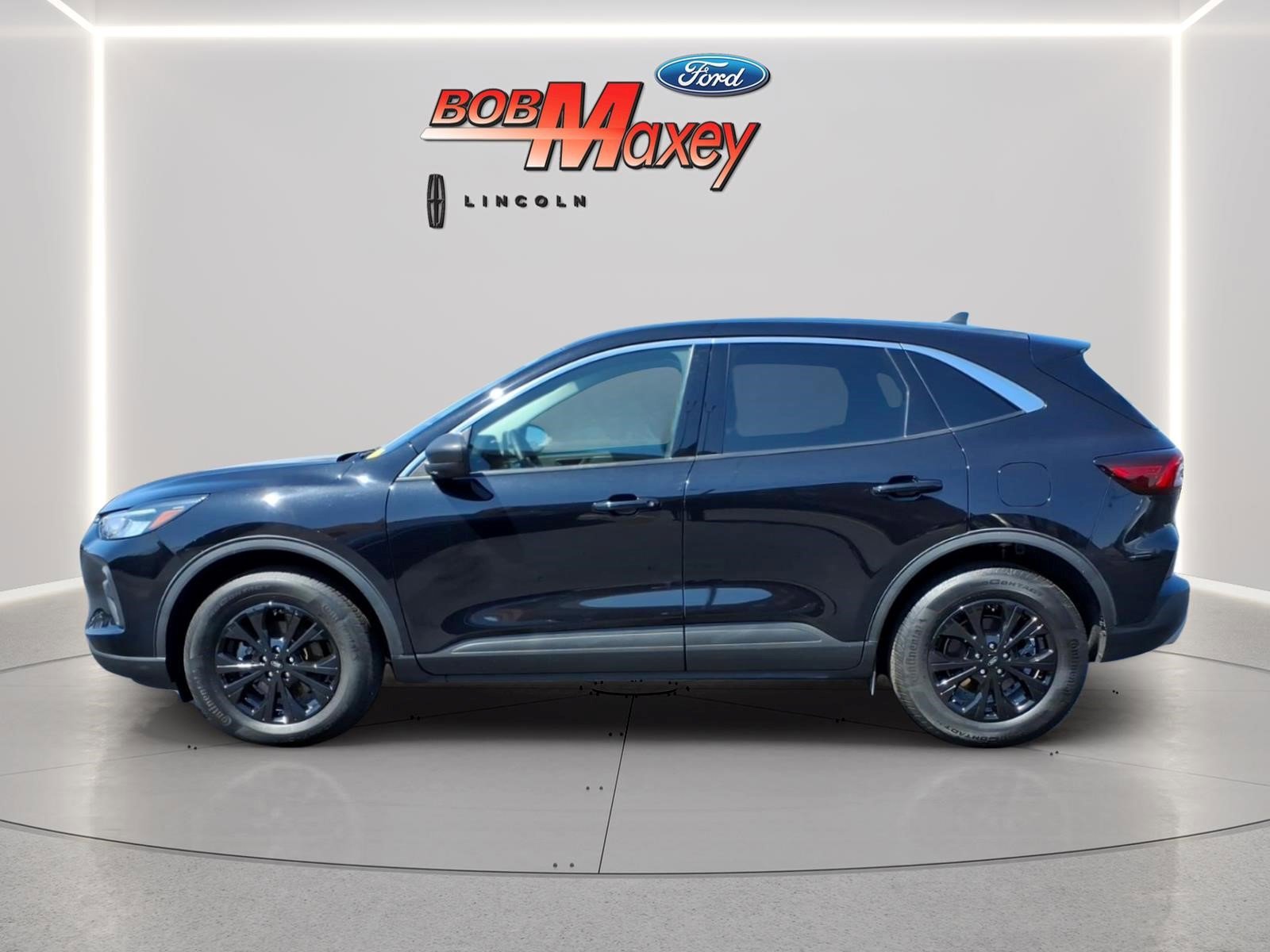 Certified 2023 Ford Escape Active AWD/4WD image 2