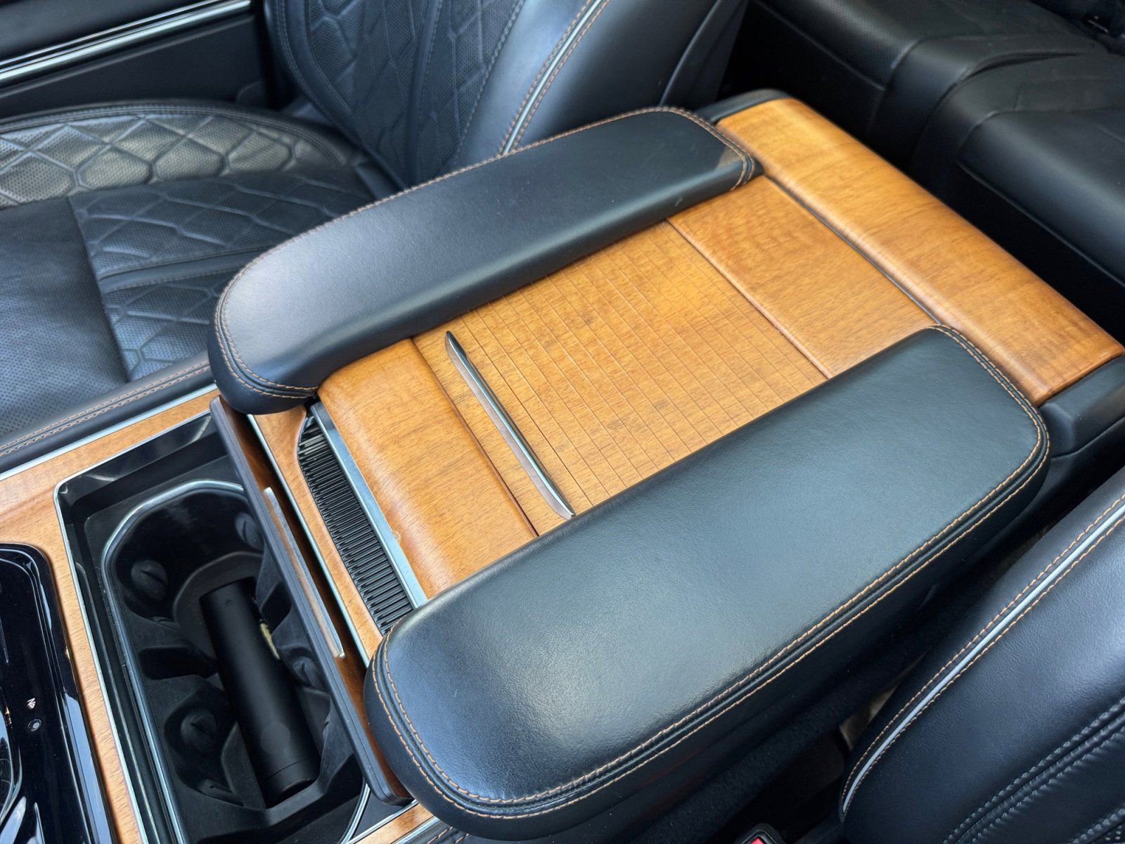 Used 2022 Jeep Grand Wagoneer Series III w/ Rear Seat Video Group 1 image 16