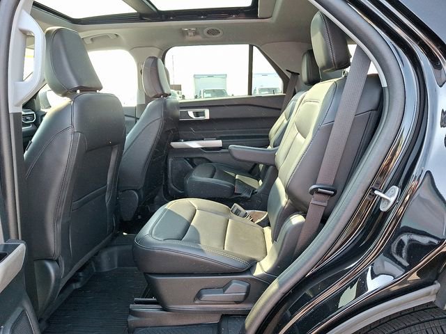 Certified 2023 Ford Explorer XLT w/ Equipment Group 202A AWD/4WD image 10