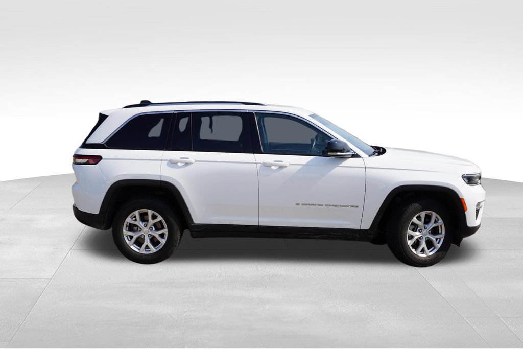 Used 2023 Jeep Grand Cherokee Limited AWD/4WD image 2