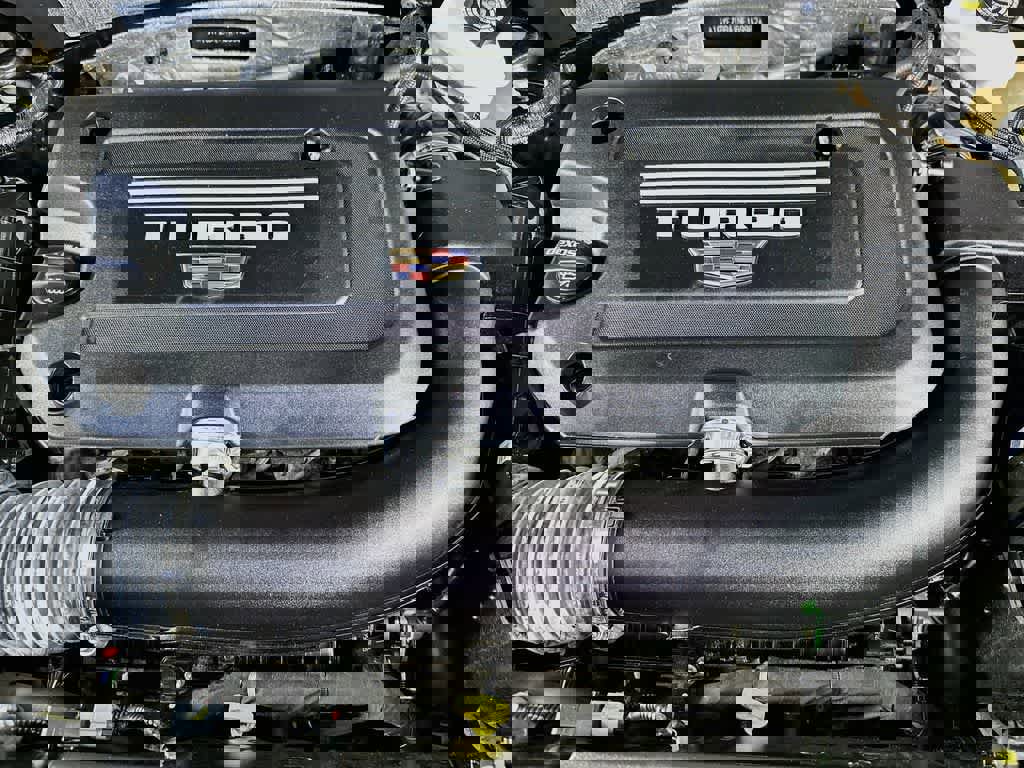 Used 2022 Cadillac XT4 Luxury w/ Cold Weather Package image 12