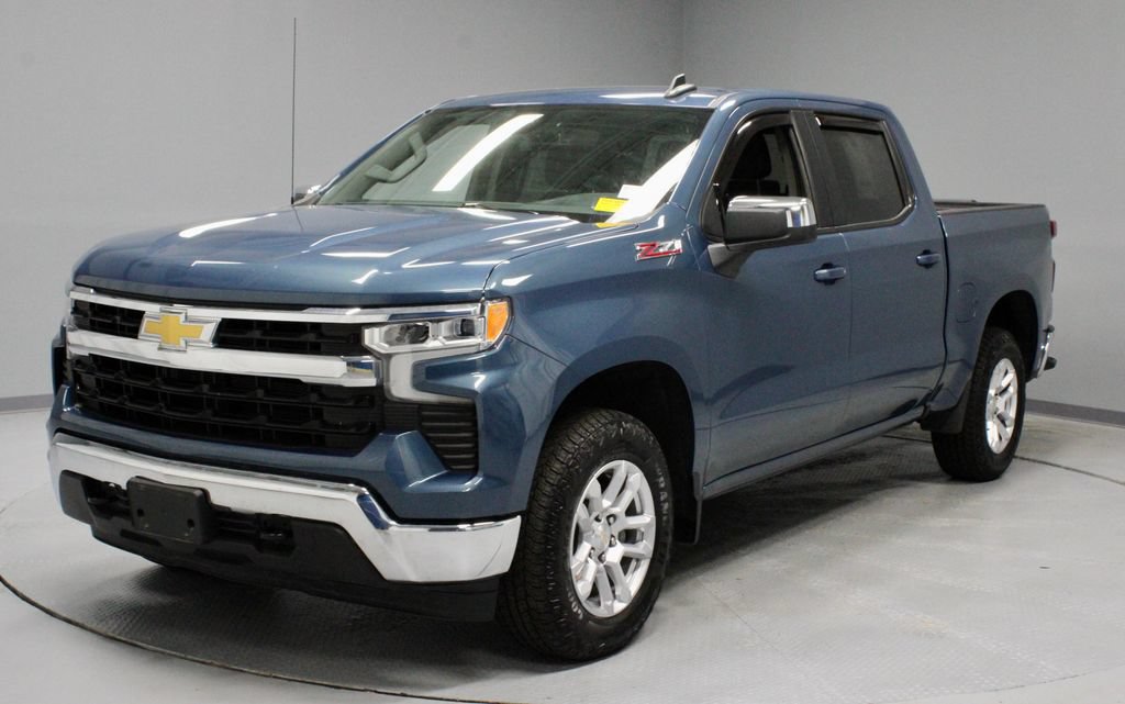 Used 2024 Chevrolet Silverado 1500 LT AWD/4WD image 7