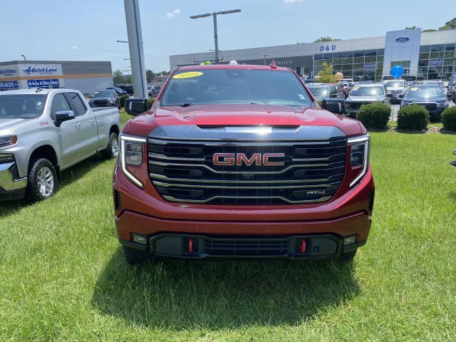 Used 2023 GMC Sierra 1500 AT4 w/ Technology Package AWD/4WD image 2