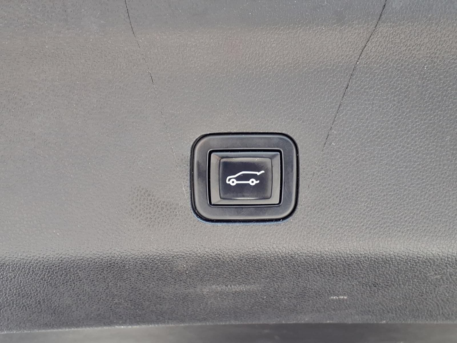 Used 2022 GMC Yukon XL AT4 AWD/4WD image 16