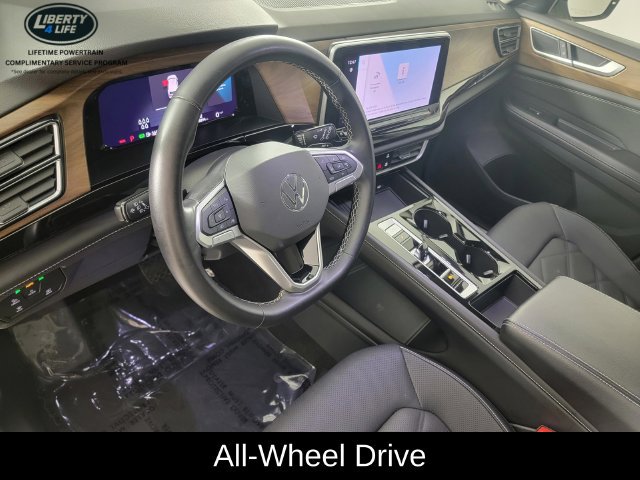 Used 2025 Volkswagen Atlas SE AWD/4WD image 13