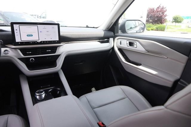 Certified 2025 Ford Explorer Active w/ Active Comfort Package AWD/4WD image 30